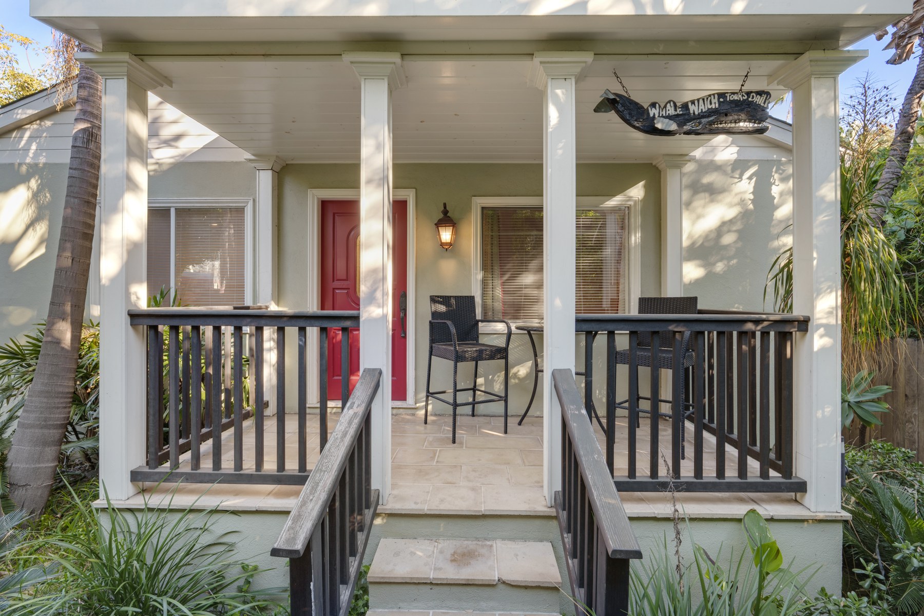 1020 Upstairs bungalow front porch and entrance